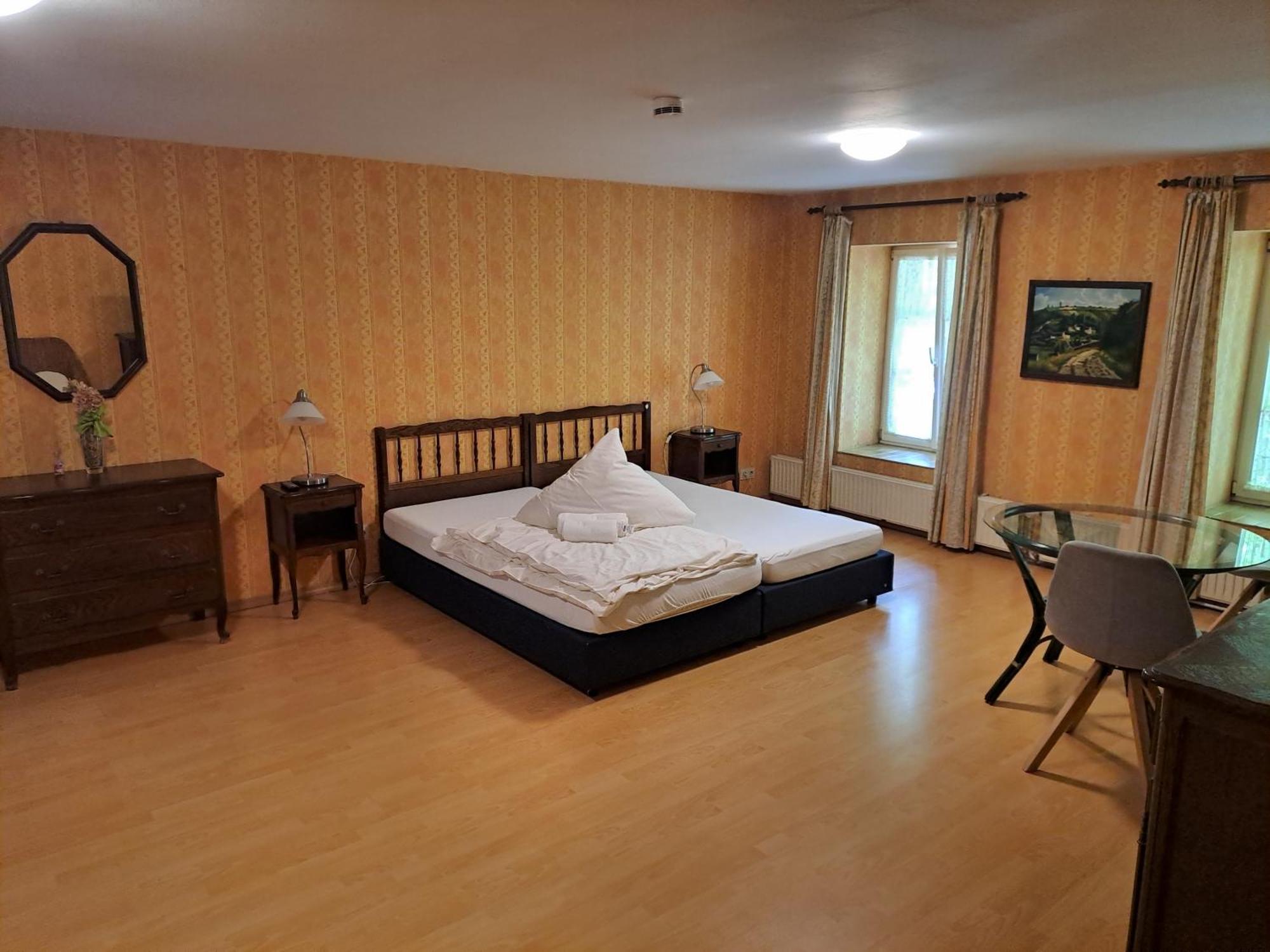 Hotel Restaurant El Greco Bei Der Taffingsmuehle Saarlouis Room photo